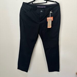 Dockers, women’s size 10, medium